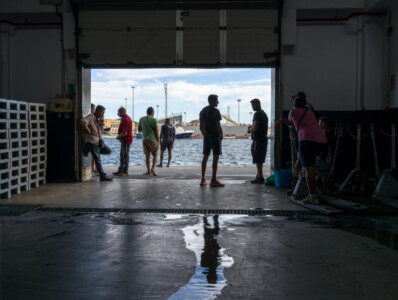 Esperando que llegue el barco